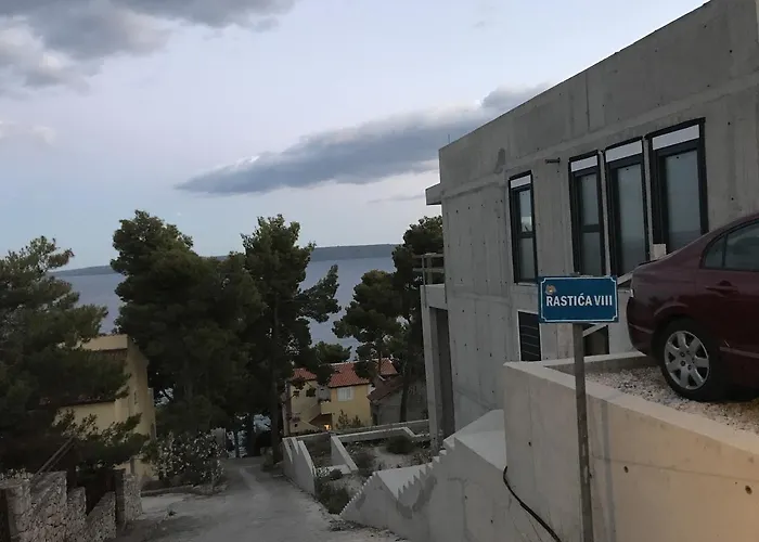 Amneris Apartment *