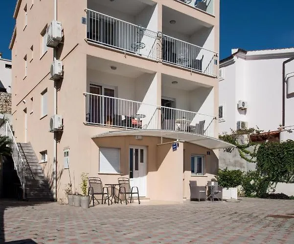 Amneris Apartment *