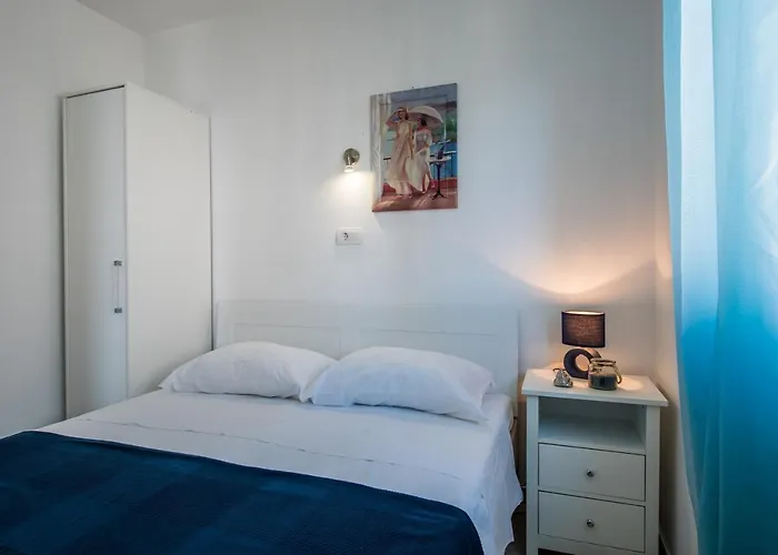 Amneris Apartment *
