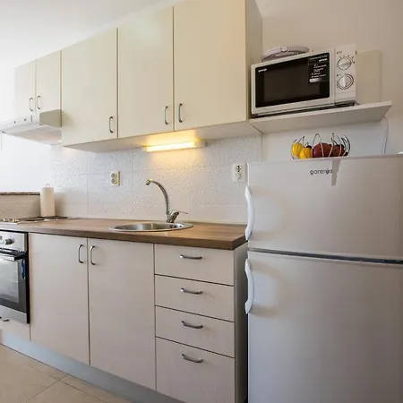 Amneris Τρογκίρ