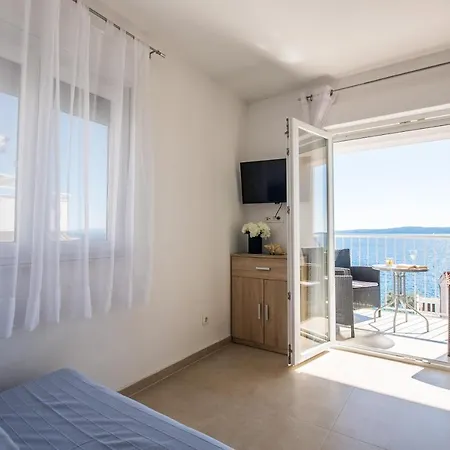 Amneris Apartment