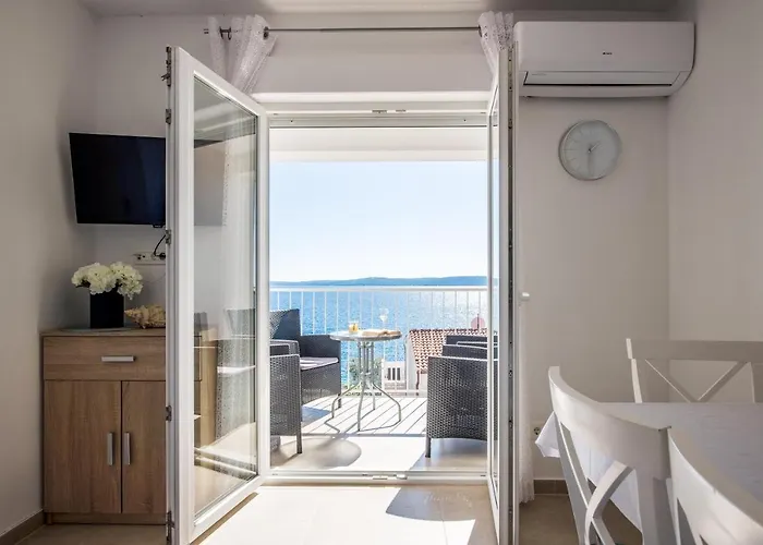 Amneris Apartment *