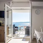 Amneris Apartment *