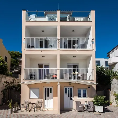 Amneris Apartment